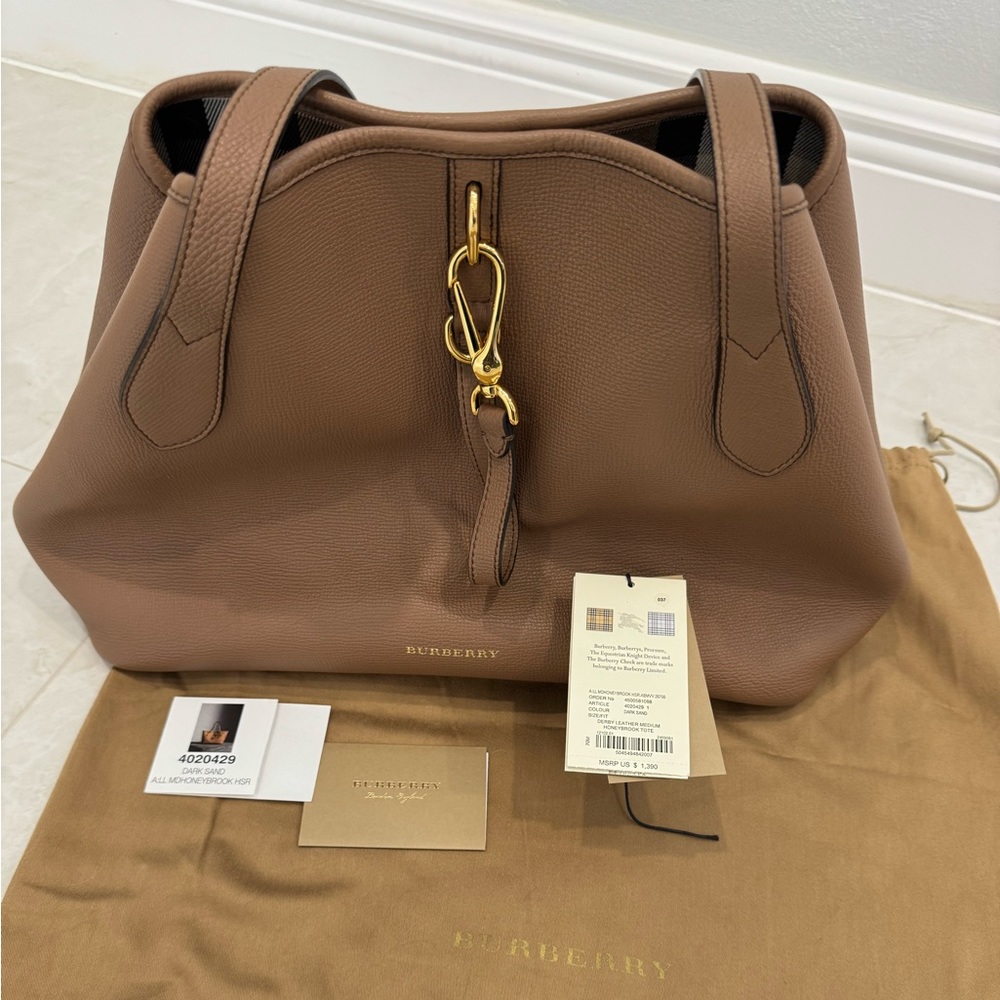 Burberry DERBY LEATHER MEDIUM HONEYBROOK TOTE - Picture 2 of 16